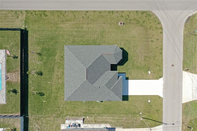 Building Photo - 710 NW 2nd Ln