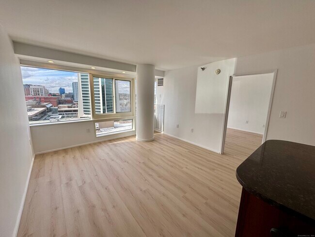 Building Photo - 127 Greyrock Pl