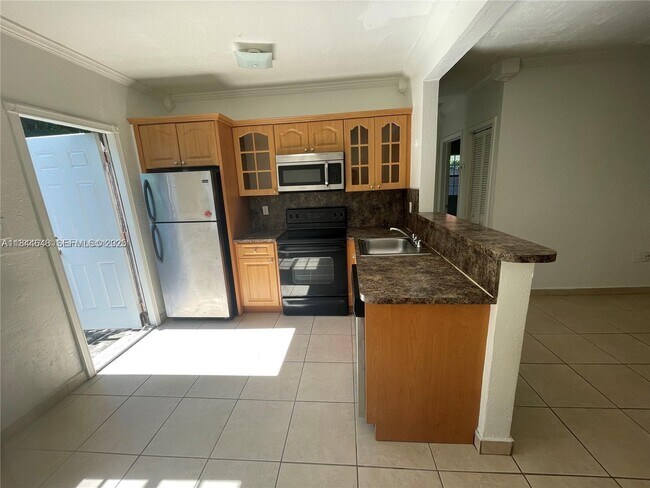 Building Photo - 3227 Oak Ave