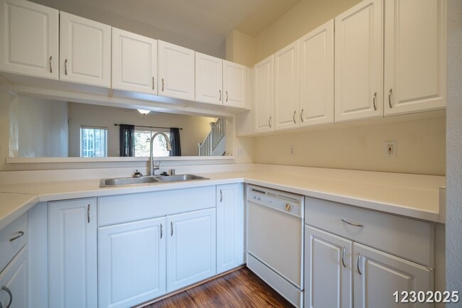 Building Photo - 2 Bd, 2.5 Ba, 2Pkg Pet Friendly  Village on the Green $2700