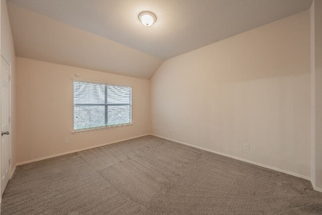 Building Photo - 9916 Channing Rd