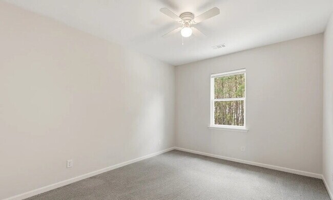 Building Photo - 99 Small Pine Ln