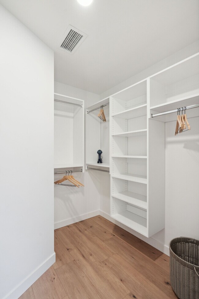 Building Photo - 1212 Demonbreun St