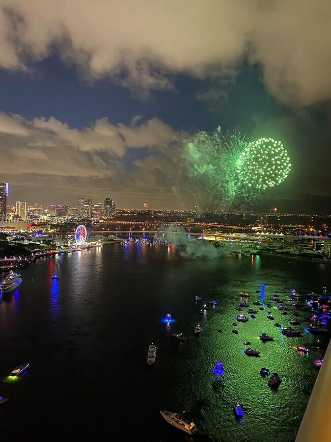 Building Photo - 808 Brickell Key Dr