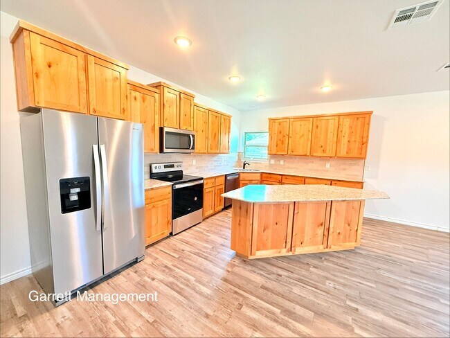 Building Photo - Amazing 4/2.5 House for Rent in Lampasas, Tx