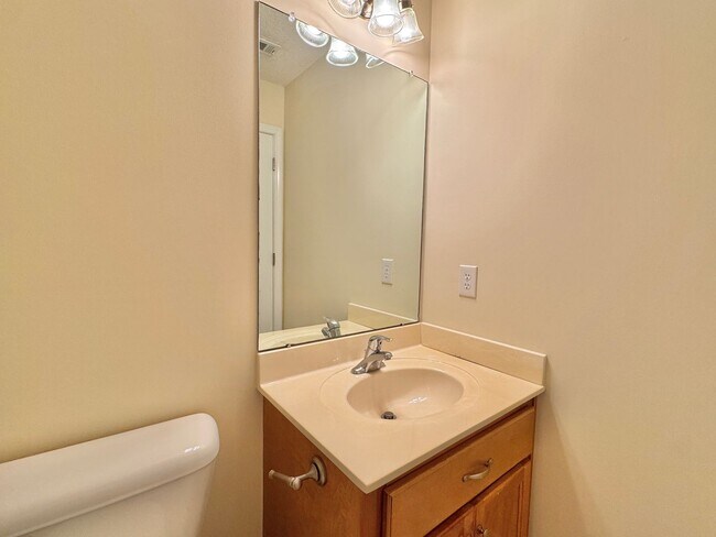 Building Photo - AVAILABLE MID-APRIL 2026!