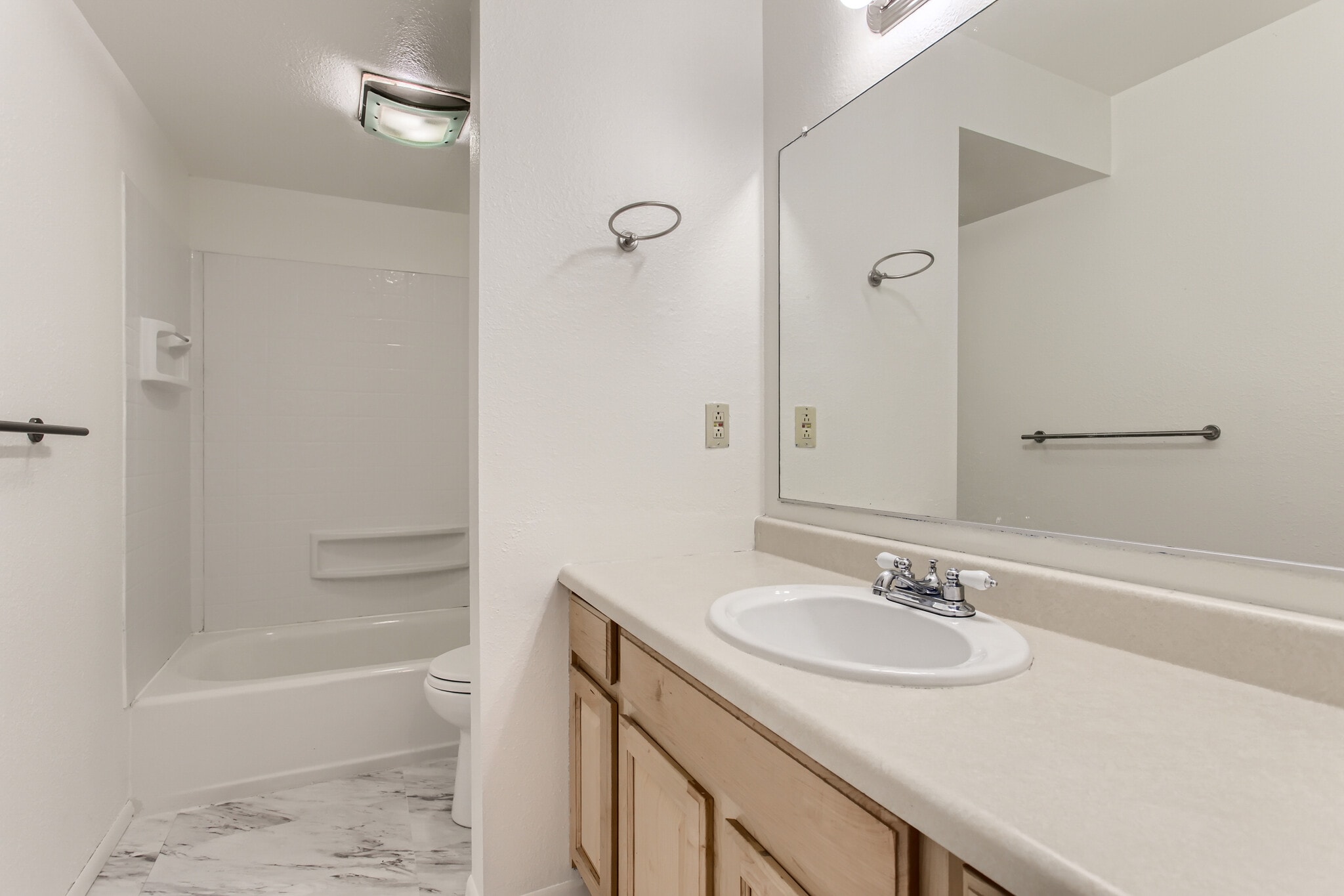 Building Photo - 4690 SW Comus Plz