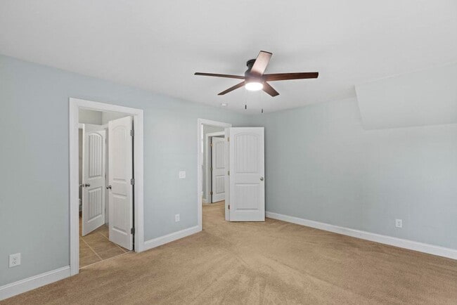 Building Photo - Minutes to the Beach! Conveniently located in Holly Ridge.