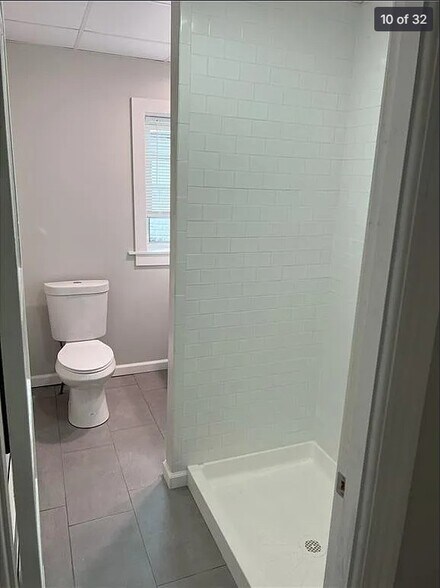 Building Photo - 1129 Main St