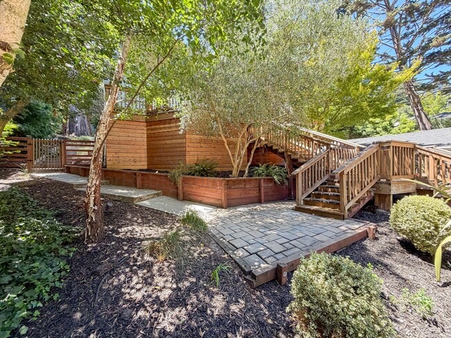 Building Photo - 7352 Saroni Dr