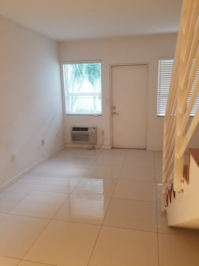 Building Photo - 1419 West Ave