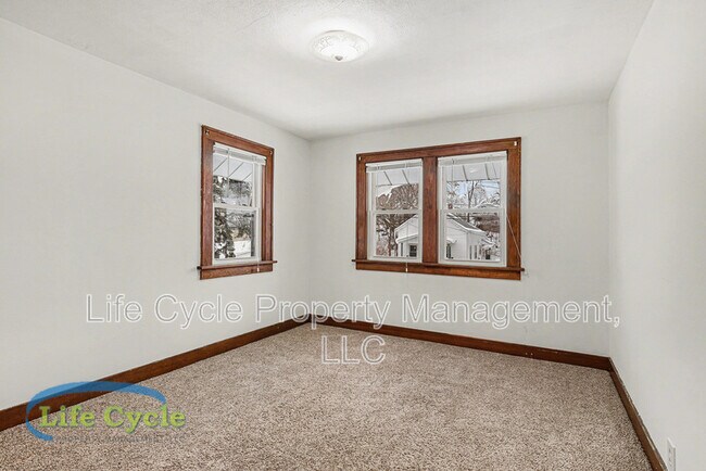 Building Photo - 507 Eastern Ave SE