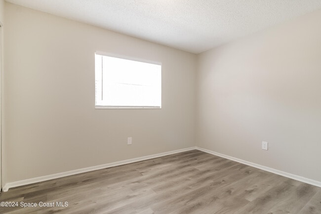 Building Photo - 1035 Country Club Blvd