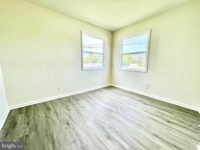 Building Photo - 1416 S Governors Ave