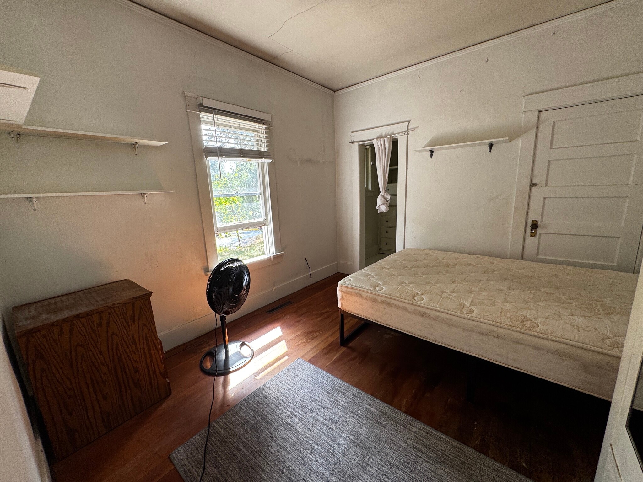 Building Photo - 810 NE Michigan St