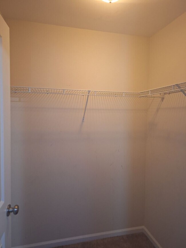 Building Photo - *** MOVE IN SPECIAL *** MOVE IN SPECIAL  -...