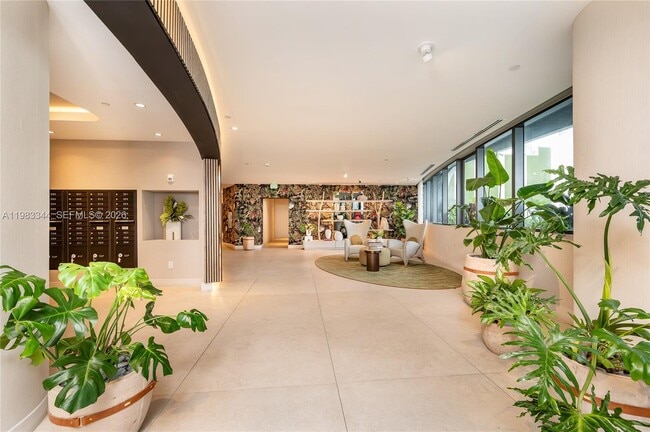 Building Photo - 700 NE 24th St