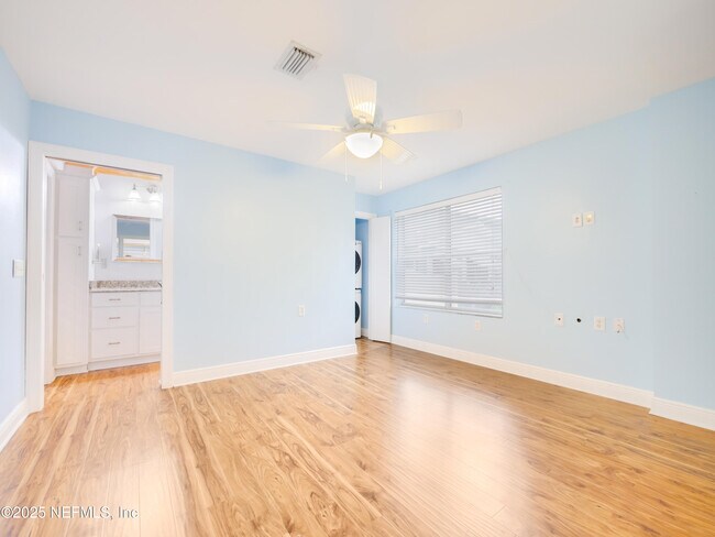 Building Photo - 6472 Putnam St