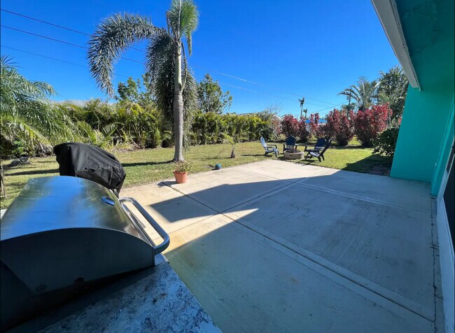 Building Photo - 3537 SE 1st Pl