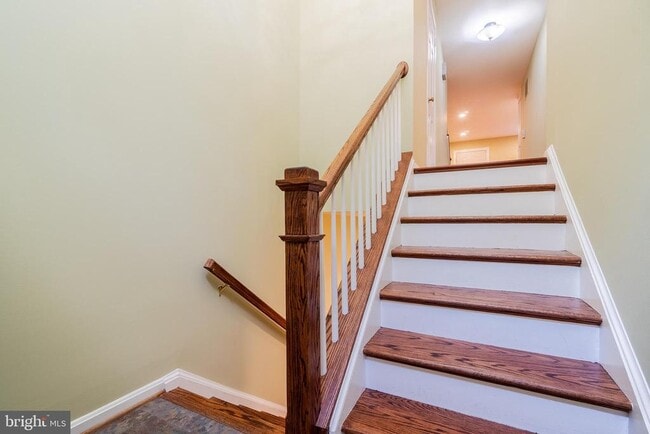 Building Photo - 2426 Falls Pl Ct