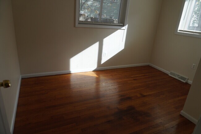 Building Photo - 21 Oxford Cir