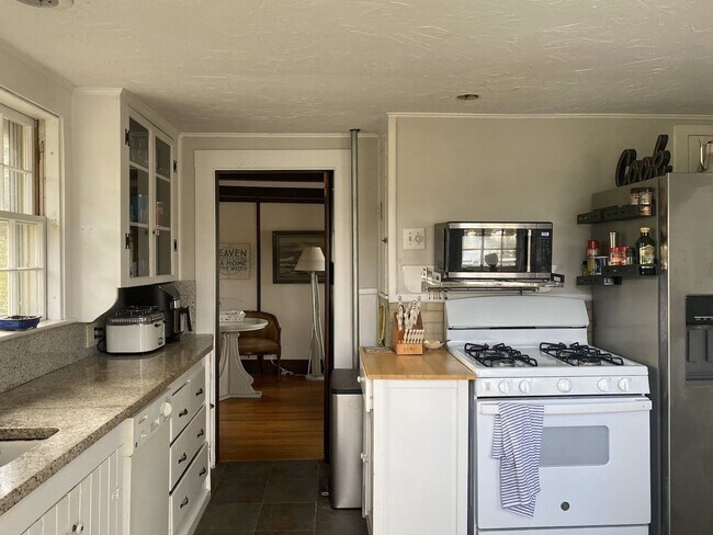 Kitchen - 4 Wenaumet Bluff Dr