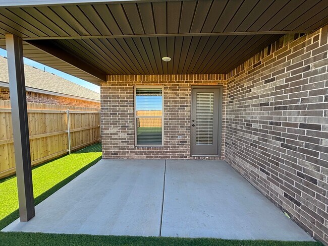 Building Photo - 4/2 Available July in Bell farms!!