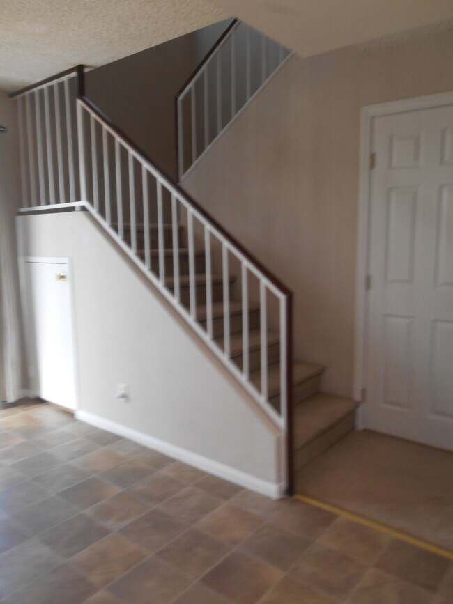 Building Photo - 898 Rhinegold Way