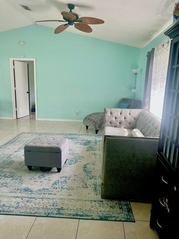 Building Photo - 2013 Redmond St