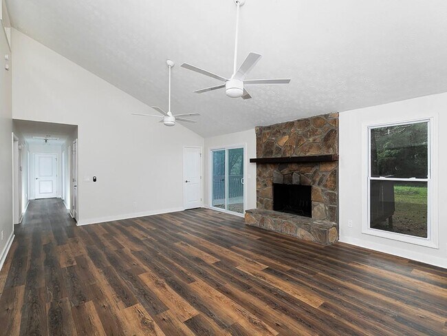 Building Photo - 2506 Kingsley Dr NE