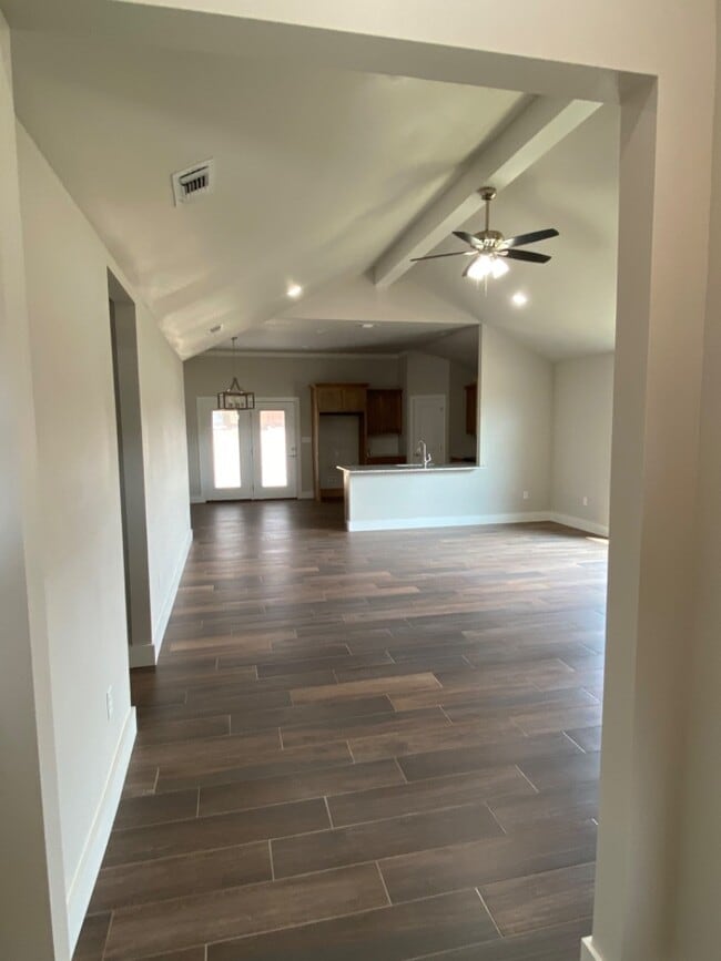 Building Photo - 303 Ranger St