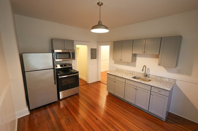 Primary Photo - 93 Florida St