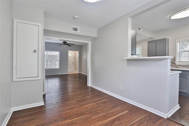 Building Photo - 5009 Polk St