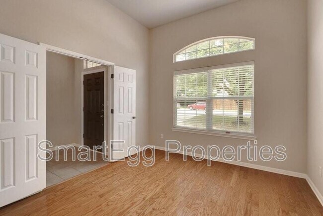 Building Photo - 1007 Linden Loop