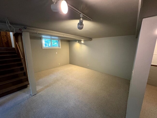 Building Photo - 4 Bedroom House Near Downtown Eugene