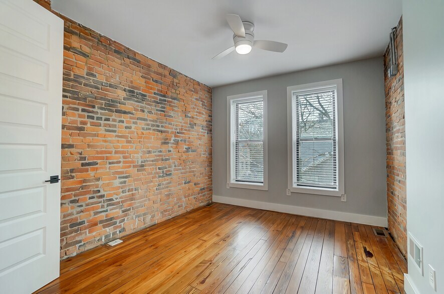 Building Photo - 731 Hamlet St