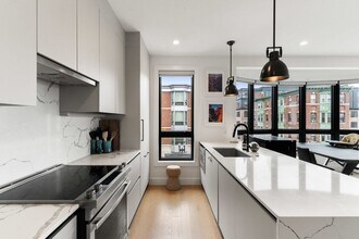 Building Photo - 75 W Broadway