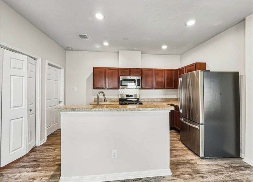 Building Photo - 6107 El Granate Dr