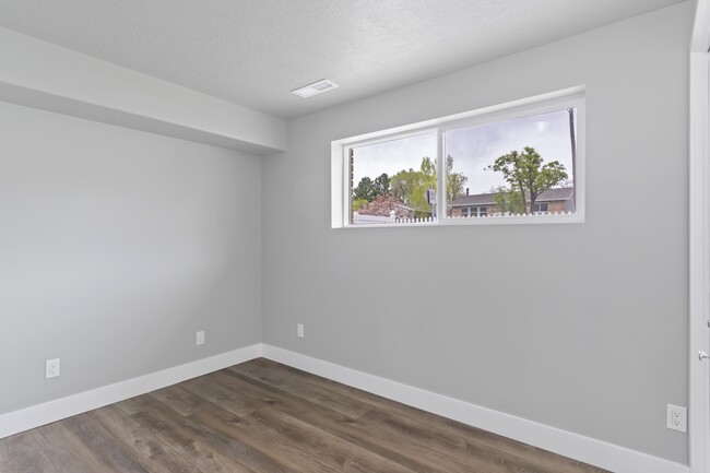 Building Photo - 579 6th St