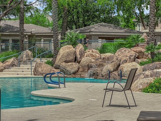 Building Photo - Charming 2 bedrooms 2 Bathrooms in the Amb...