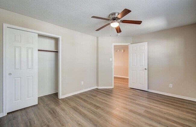 Building Photo - 1211 Reedpoint Dr