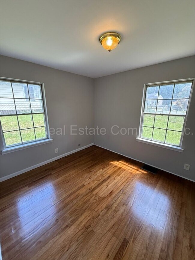 Building Photo - 658 Clemson Cir