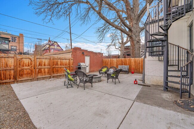 Building Photo - $2,080.95 - Charming 1 bed, 1 bath located in Denver with Bonus Flex Room!