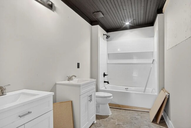 Building Photo - 124 N Mecklenburg Ave