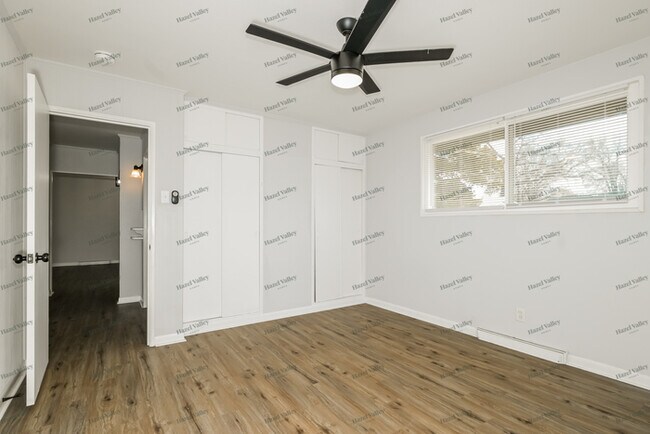 Building Photo - 2230 Hollis Dr