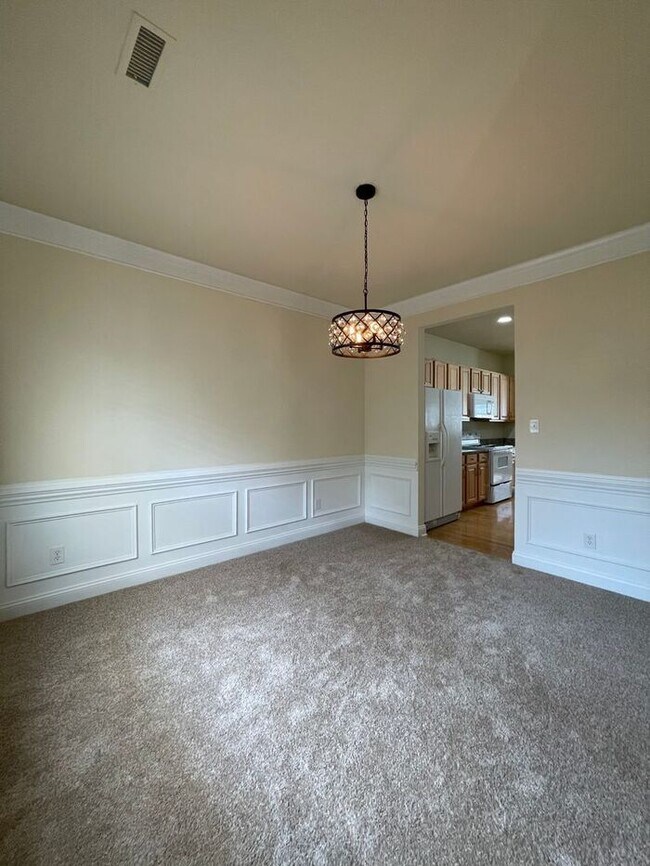 Building Photo - Lovely home in Pineville!