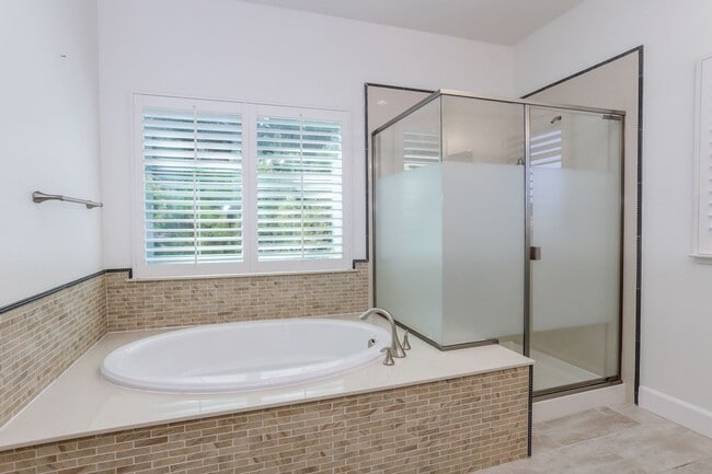 Building Photo - 4 Bed / 3 Bath San Bruno home in highly de...