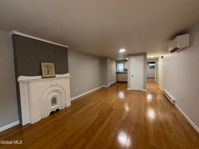 Building Photo - 52 Elm St