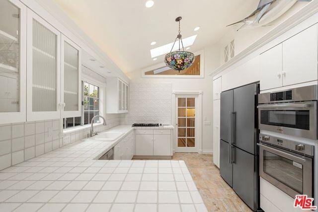 Building Photo - 3121 Stanford Avenue, Los Angeles, CA 9029...