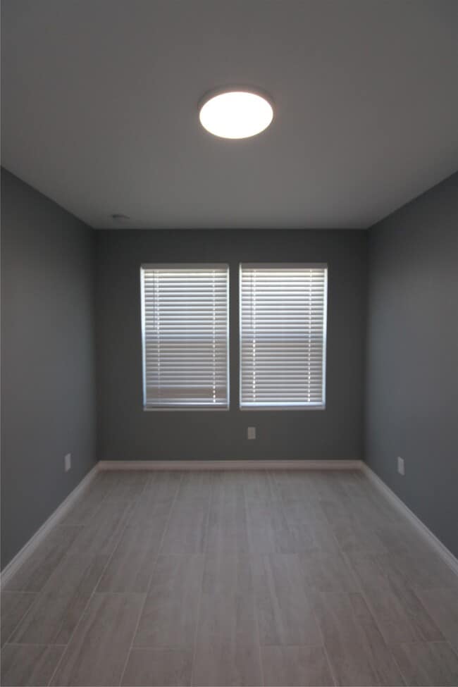 Building Photo - 503 Austin St